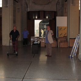 giannetto-bravi-quadreria-darte-150-ritratti-autoritratti-ex-chiesa-di-san-pietro-in-atrio-como-01.jpg